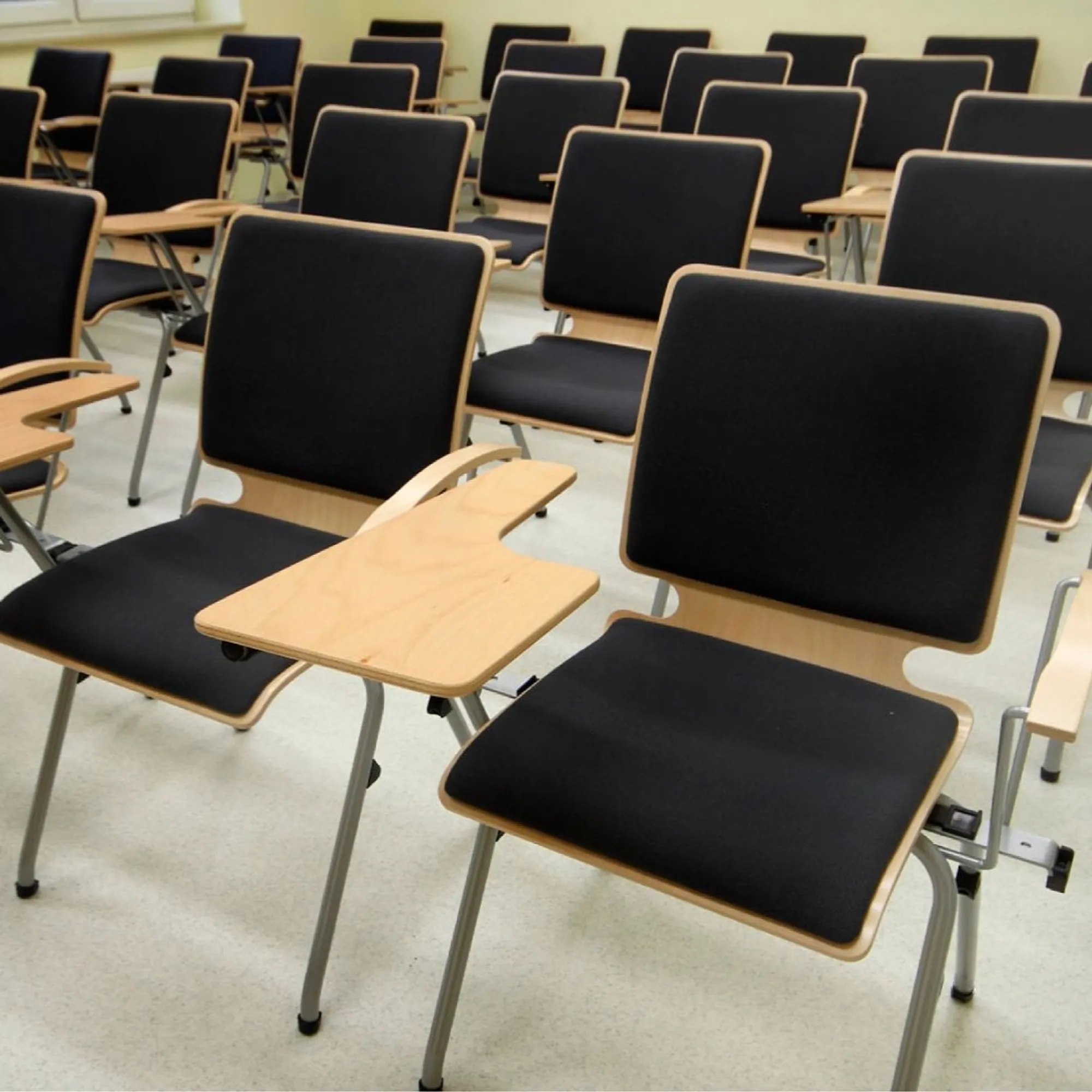 Universiteitstoelen collegestoelen Opole
