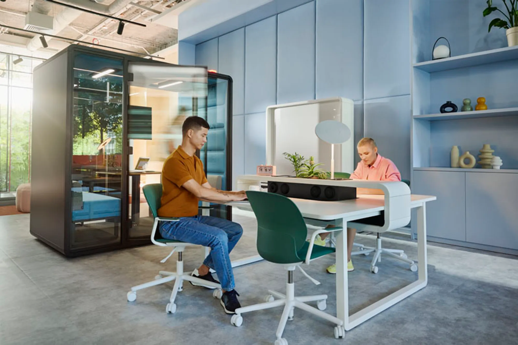 Hushoffice hushspot vergadertafel flex hybride werkplek bureau bureautafel toc kantoorinrichting