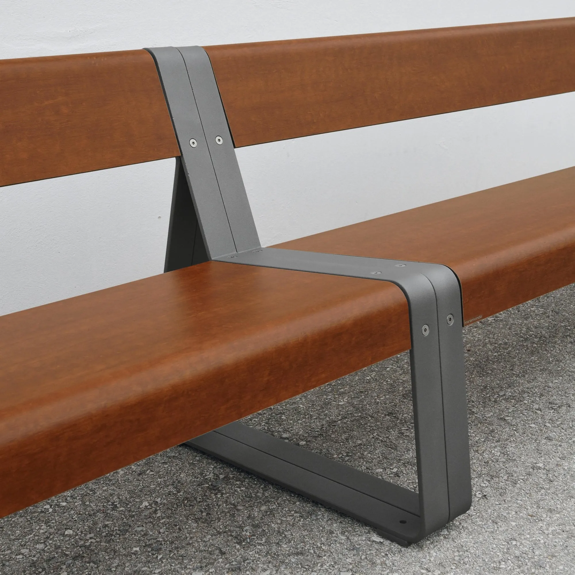 La_Superfine bank stoel tafel toc