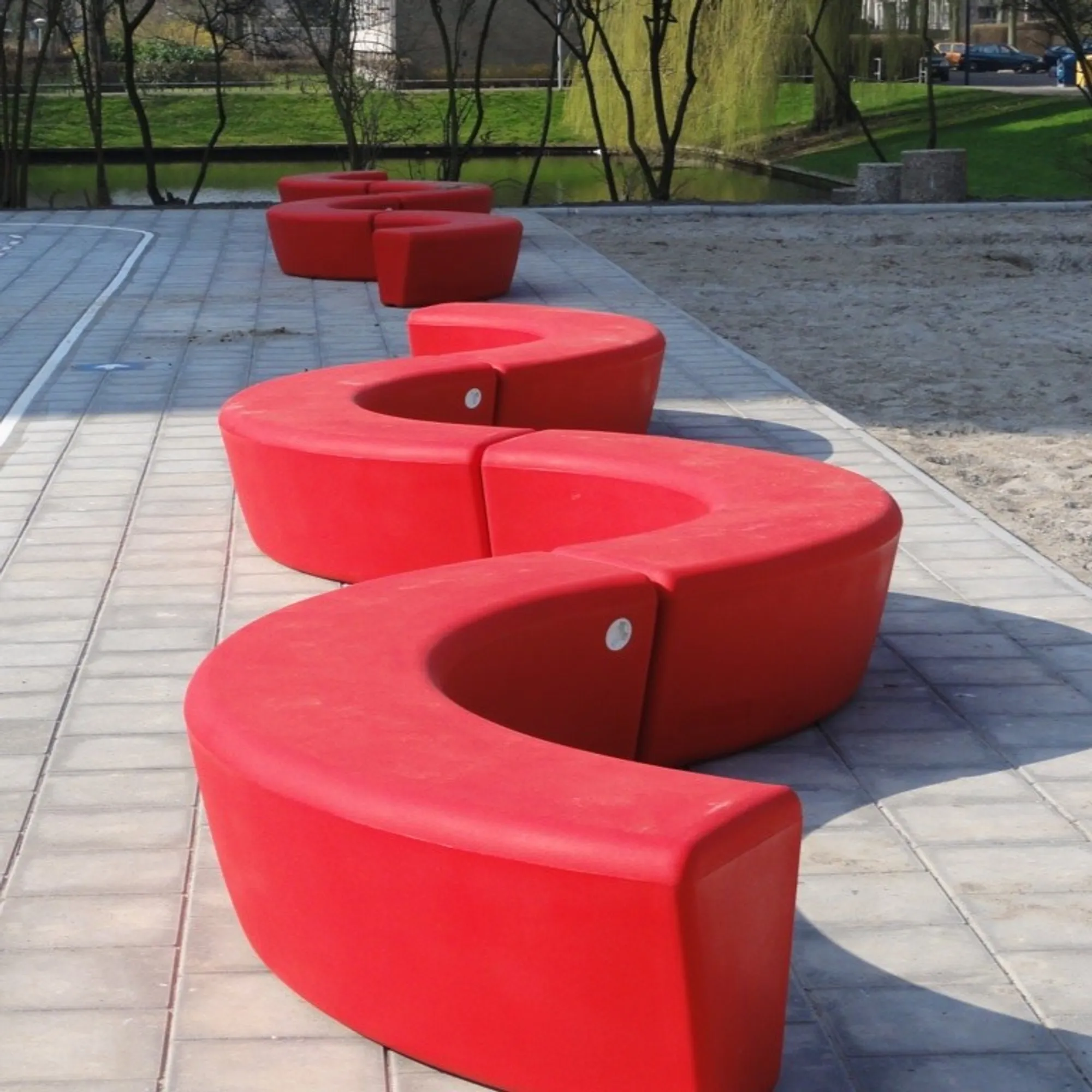 outdoor bank slangenvorm buitenbank