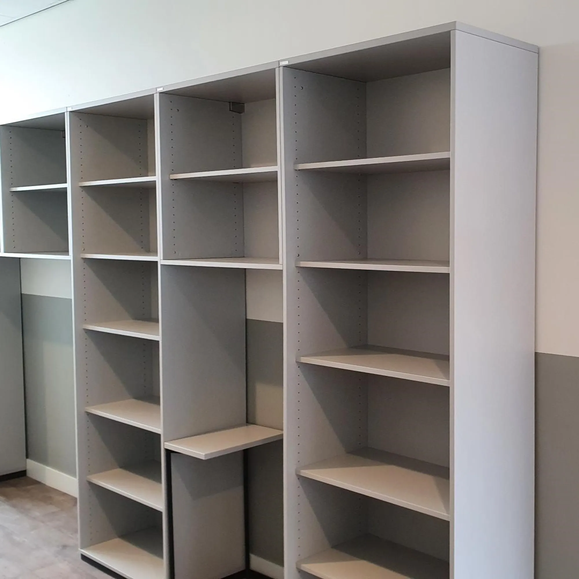Appelgaard kastenwand zitjes tafel