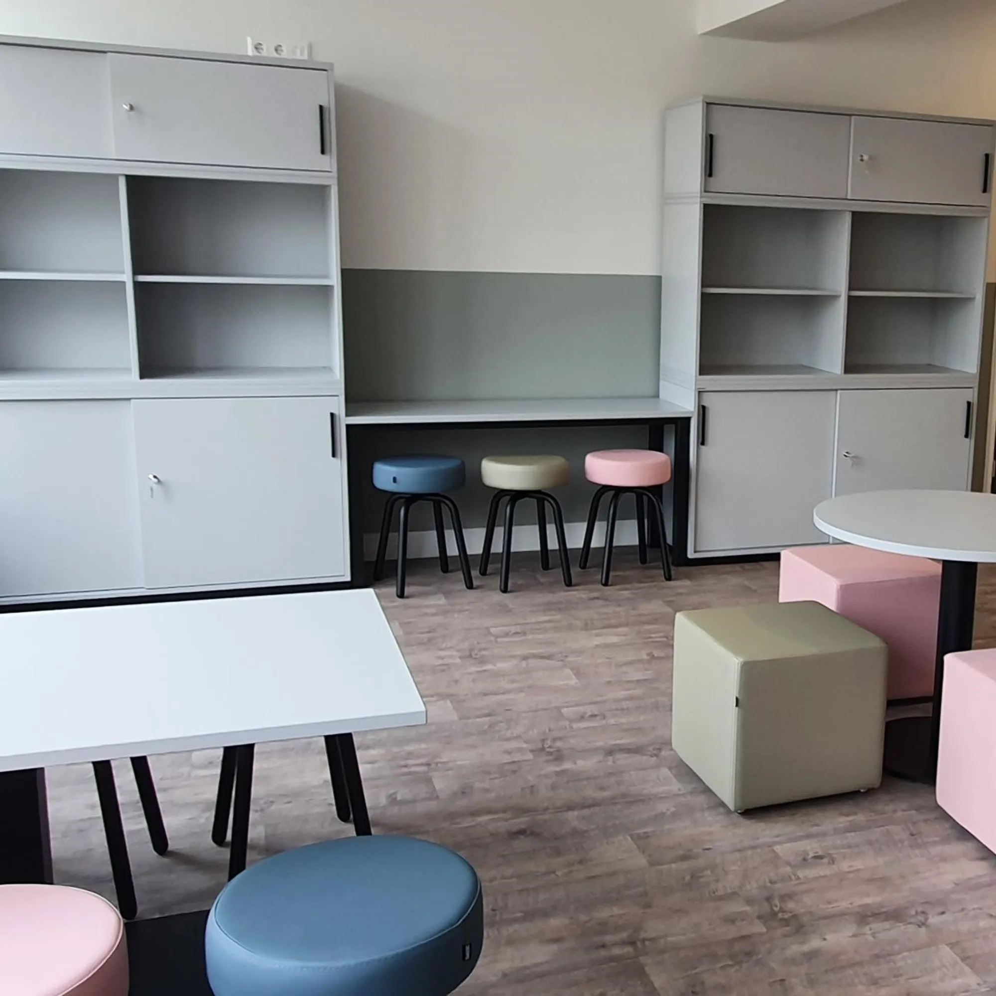 Leerlingenplein appelgaard kasten poefjes tafel palmberg