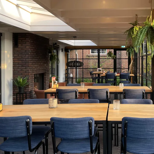 horeca inrichting lunchroom bejot MEUBILAIR