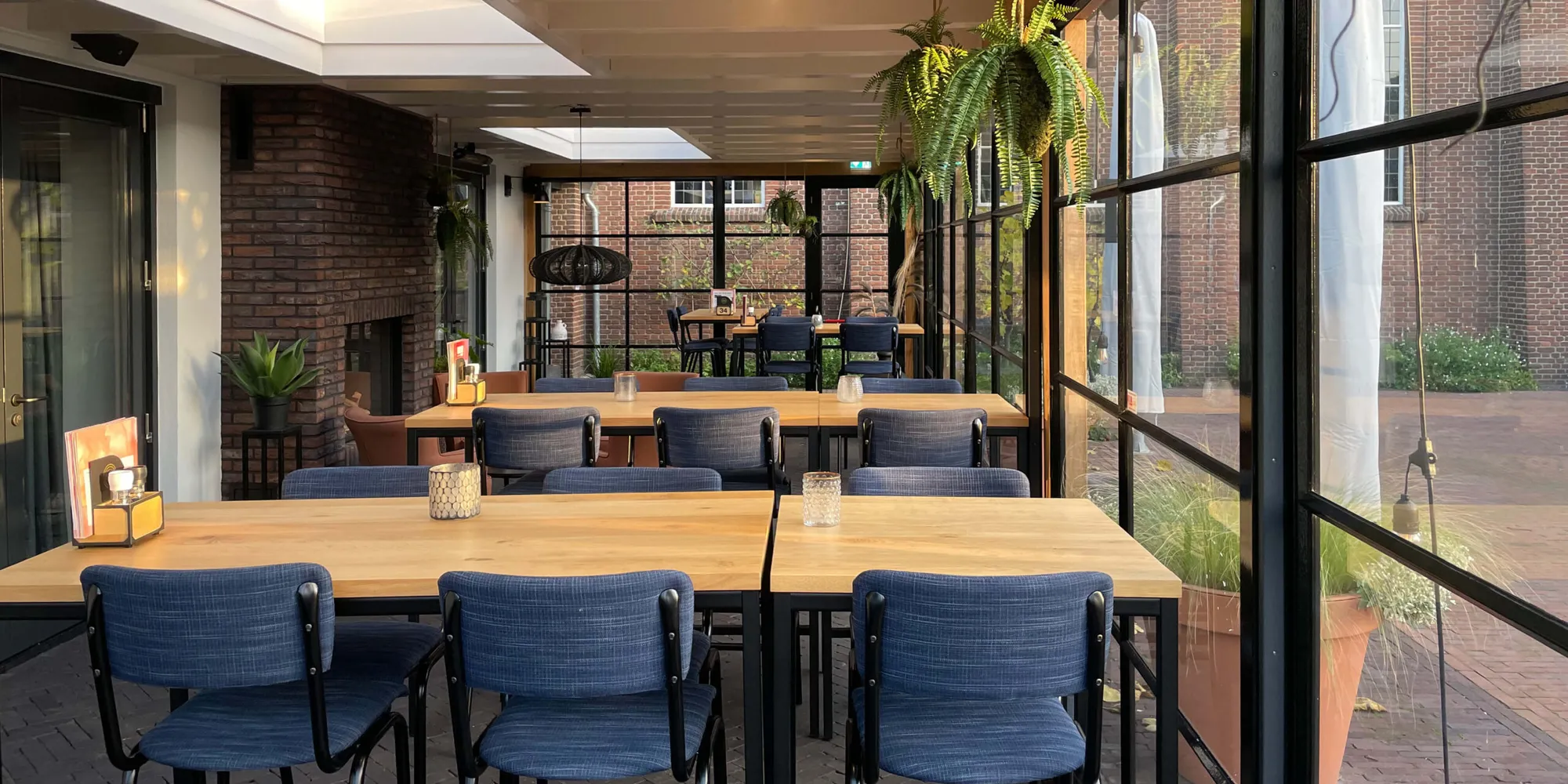 horeca inrichting lunchroom bejot MEUBILAIR