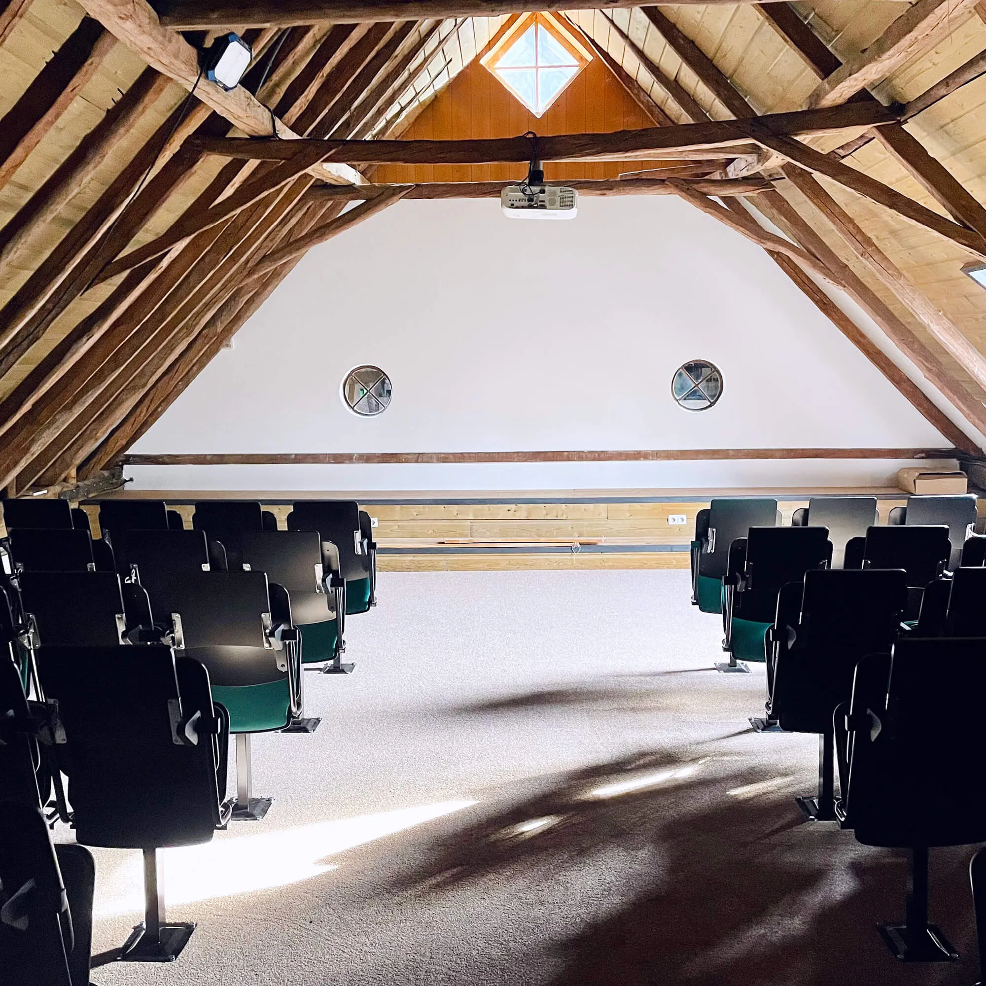 zaalinrichting collegestoel forum