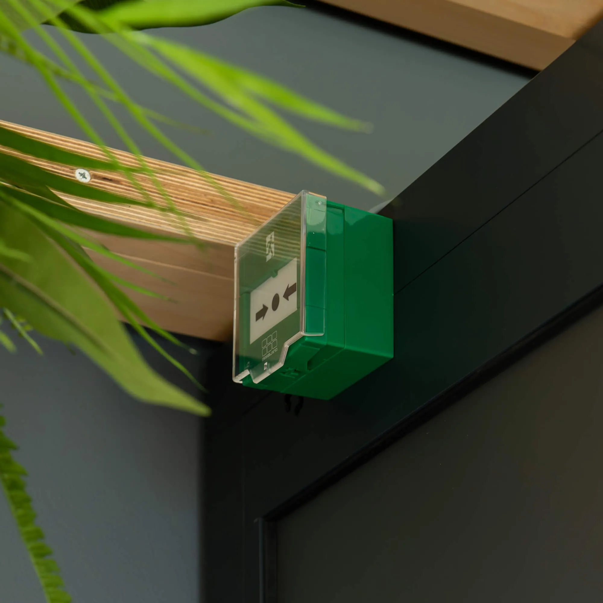 Een handmelder voor een kolfcabine