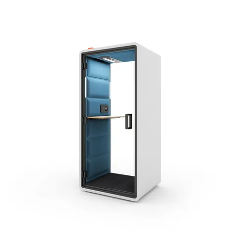 Een vrijstaande productfoto van een witte Mikomax hushFree S hybrid cabine met blauw interieur